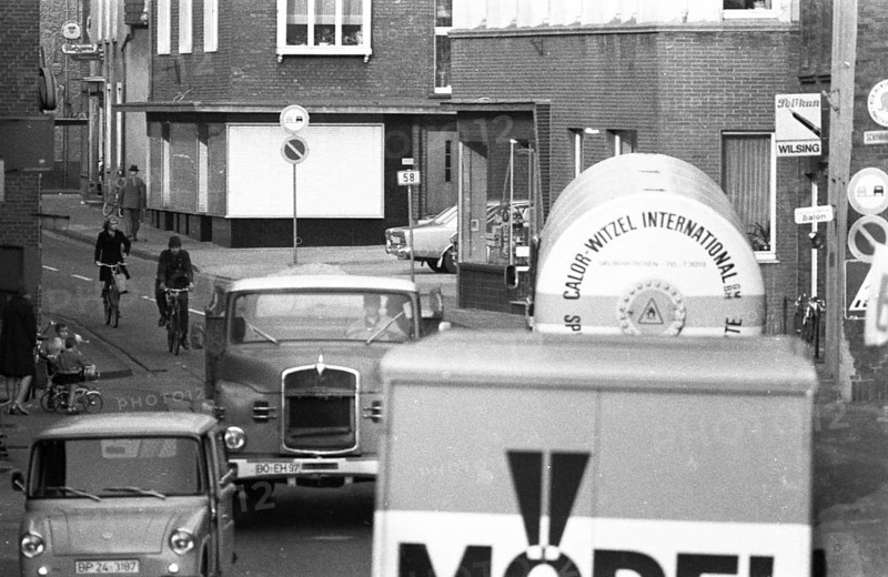DEU, Germany, Dortmund: Personalities from politics, business and culture from the years 1965-71. Schermbeck. It was not only businesses and residents who were annoyed by the lorry and car traffic on the B 58 through their town in 1965. The massive nuisance triggered protests, especially because of the bottlenecks, Europe