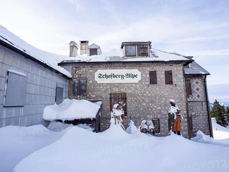 Group of figures of the Three Wise Men in the snow, Schafbergalm, Sankt Wolfgang am Wolfgangsee, Salzkammergut, Upper Austria, Austria, winter, hut, mountains, alpine pasture, Europe