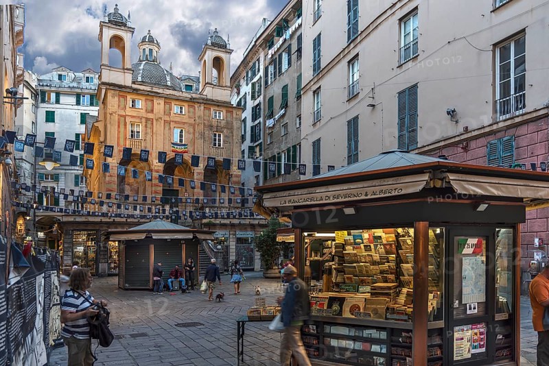 Square with the church of San Pietro ion Banchi, consecrated in 1585, Piazza Banchi Genoa, Italy, Europe
