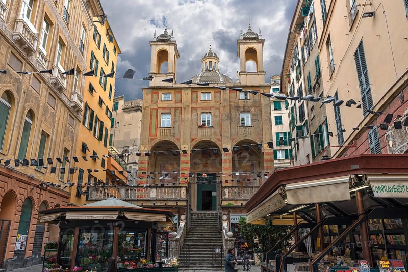 Square with the church of San Pietro ion Banchi, consecrated in 1585, Piazza Banchi Genoa, Italy, Europe