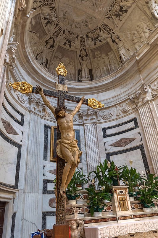 Christ's cross on the chancel of the church of San Pietro ion Banchi, consecrated in 1585, Piazza Banchi Genoa, Italy, Europe