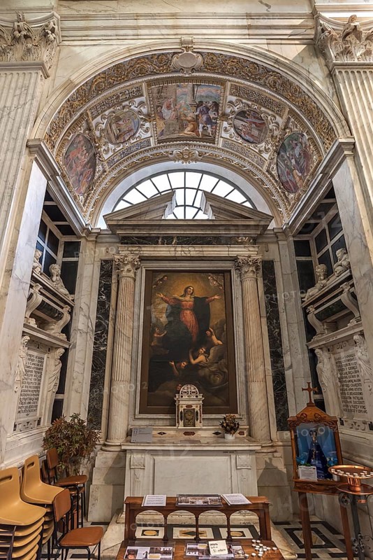 Veneration of the Virgin Mary in the side altar of the church of San Pietro ion Banchi, consecrated in 1585, Piazza Banchi Genoa, Italy, Europe