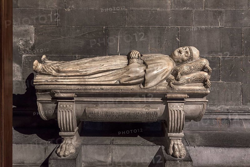 Tomb of the noble Fieschi family in the Cathedral of San Lorenzo, foundation stone 1098, Piazza San Lorenzo, Genoa, Italy, Europe