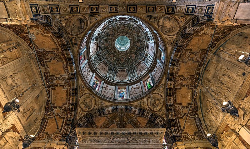 Dome of the Cathedral of San Lorenzo, foundation stone laid in 1098, Piazza San Lorenzo, Genoa, Italy, Europe