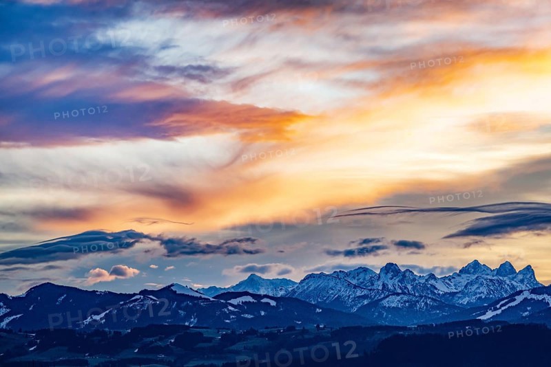 Sunrise in winter over the snow-covered Allgäu Alps, on the right the Kellenspitze, the Gimpel and the Rote Flüh in the Tannheimer Tal, Allgäu (Bavaria, Germany), Tannheimer Tal Austria