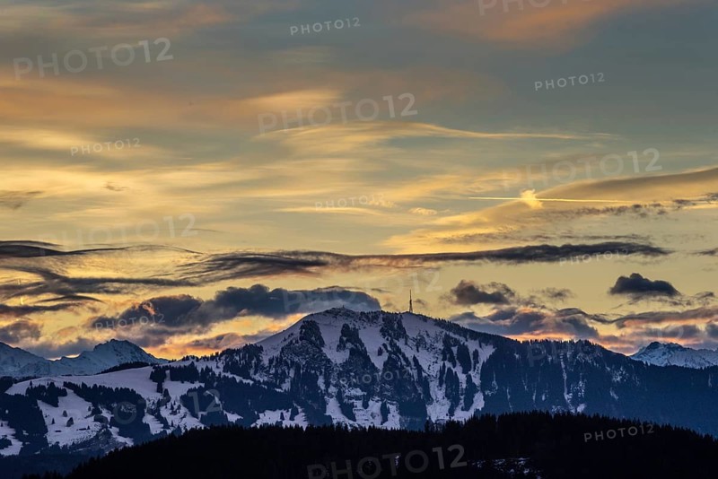 Sunrise in winter over the snow-covered Grünten in the Allgäu Alps, Bavaria, Germany, Europe