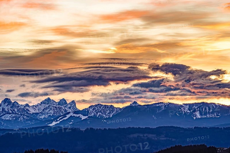 Sunrise in winter over the snow-covered Allgäu Alps, on the left the Kellenspitze, the Gimpel and the Rote Flüh in the Tannheimer Tal, Allgäu (Bavaria, Germany), Tannheimer Tal Austria