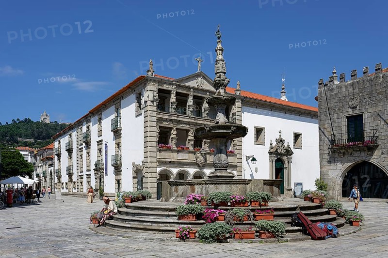 Fountain, pedestrian zone, main square, Praca da Republica, Ursulinas, Viana do Castelo, Portugal, Europe