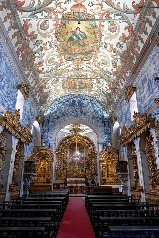 Interior view, church, altar, bench, azulejos, Igreja da Misericordia, Ursulinas, Viana do Castelo, Portugal, Europe