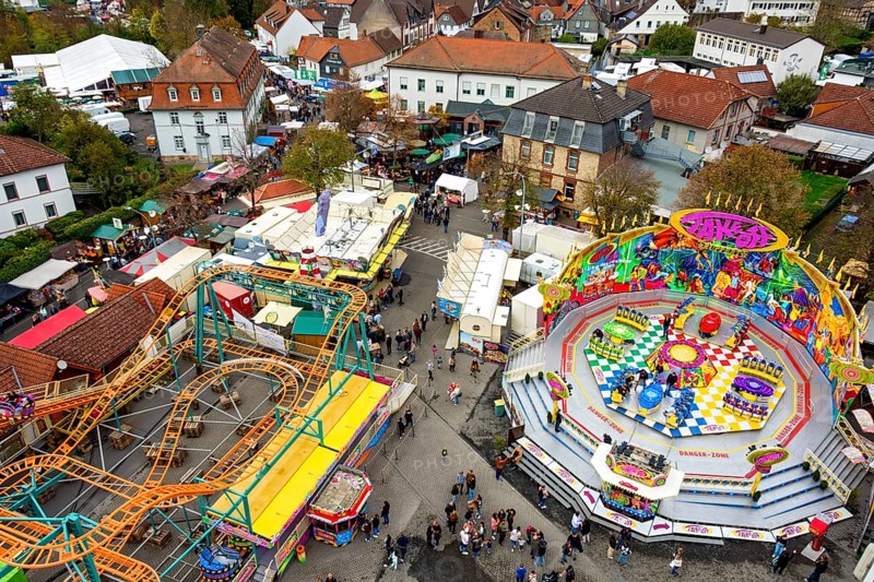 Fairground rides, market stalls and booths, Kalter Markt folk festival, Kaale Määrt, funfair, fairground, bird's eye view, market square, Ortenberg, Wetterau, Hesse, Germany, Europe