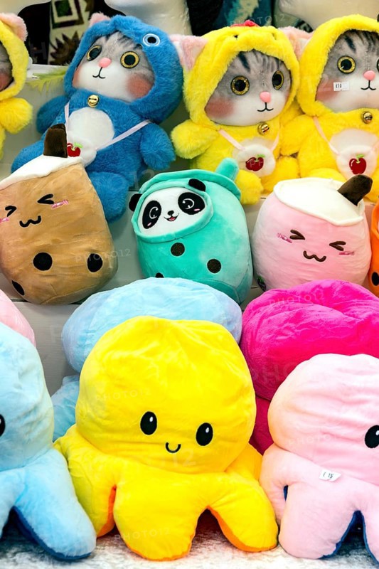 Funny colourful soft toys, stuffed animals, prizes, raffle prizes, lucky draw, lottery stand, lottery booth at Kalter Markt, Kaale Määrt, fair, funfair, fairground, Ortenberg, Wetterau, Hesse, Germany, Europe