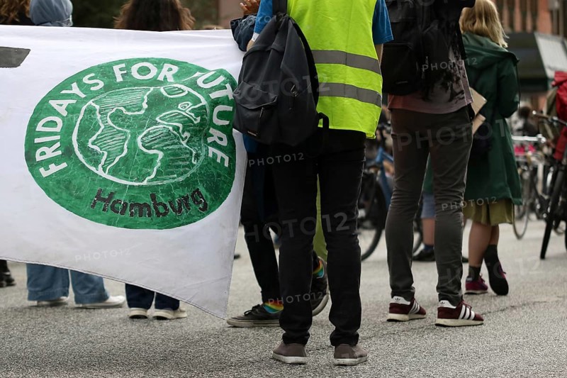 Logo of the group Fridays For Fu at the alliance demo on climate racism and climate flight, with, among others, Fridays For Future, Extinction Rebellion, Sea-Watch, Sea-Eye, Seebrücke, Omas gegen Rechts in Hamburg, Germany, Europe