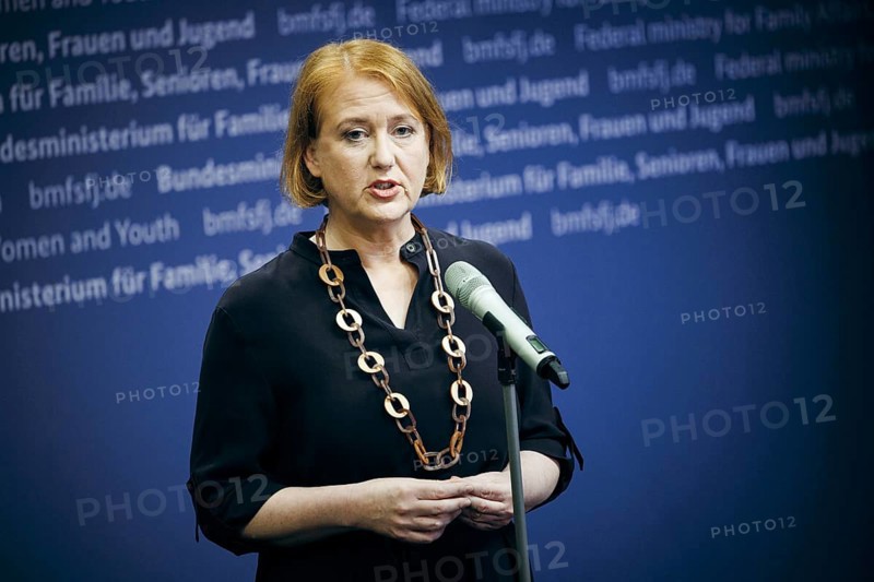 Lisa Paus (Alliance 90/The Greens), Federal Minister for Family Affairs, Senior Citizens, Women and Youth, photographed during a press statement on the subject of pavement reinforcement after a cabinet meeting in Berlin, 24 January 2024. Photographed on behalf of the Federal Ministry for Family Affairs, Women and Youth (BMFSFJ)