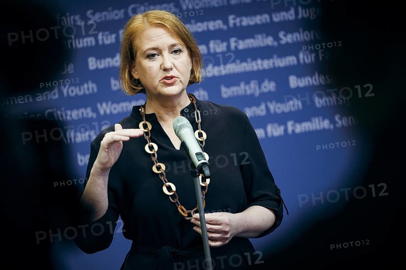 Lisa Paus (Alliance 90/The Greens), Federal Minister for Family Affairs, Senior Citizens, Women and Youth, photographed during a press statement on the subject of pavement reinforcement after a cabinet meeting in Berlin, 24 January 2024. Photographed on behalf of the Federal Ministry for Family Affairs, Women and Youth (BMFSFJ)