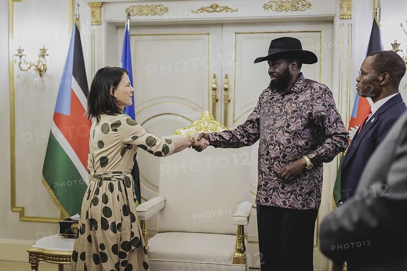 (L-R) Annalena Bärbock (Alliance 90/The Greens), Federal Foreign Minister, and Salva Kiir Mayardit, President and Head of Government of South Sudan, photographed during a joint meeting in Juba, 26 January 2024. Bärbock is visiting Kenya and South Sudan as part of her trip to East Africa / Photographed on behalf of the Federal Foreign Office