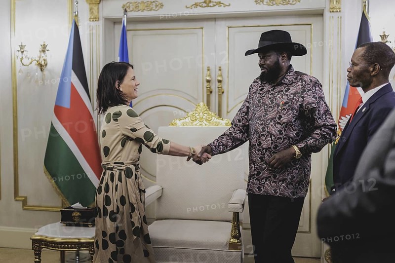 (L-R) Annalena Bärbock (Alliance 90/The Greens), Federal Foreign Minister, and Salva Kiir Mayardit, President and Head of Government of South Sudan, photographed during a joint meeting in Juba, 26 January 2024. Bärbock is visiting Kenya and South Sudan as part of her trip to East Africa / Photographed on behalf of the Federal Foreign Office
