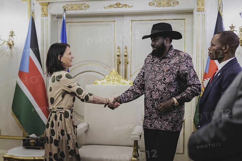 (L-R) Annalena Bärbock (Alliance 90/The Greens), Federal Foreign Minister, and Salva Kiir Mayardit, President and Head of Government of South Sudan, photographed during a joint meeting in Juba, 26 January 2024. Bärbock is visiting Kenya and South Sudan as part of her trip to East Africa / Photographed on behalf of the Federal Foreign Office
