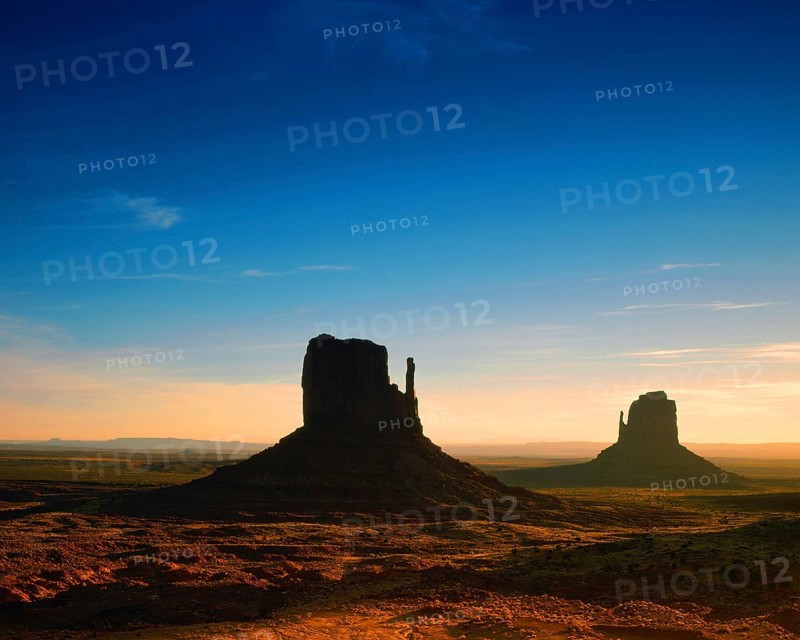 Elephant Butte seen across the desert-floor with thorn-scrub, other buttes in distance, Monument Valley, Utah/Arizona, USA, North America