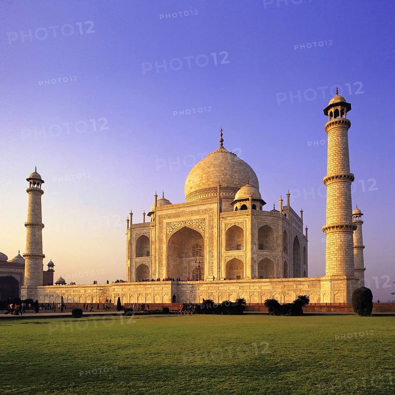 Classic early-morning view of the Taj Mahal reflecting in still water, Agra, India, Asia