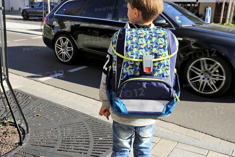 Schoolchild in road traffic, Mutterstadt, Rhineland-Palatinate