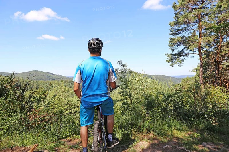 Symbolic image: Mountain biker enjoying the view of the Palatinate Forest near the Kalmit