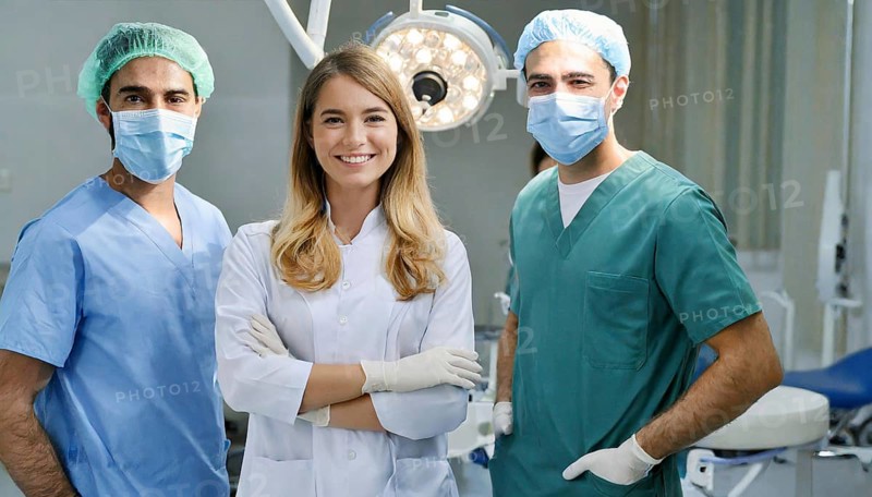 AI generated, RF, woman, woman, man, doctor, medical, medical team, team, 30, years, attractive, attractive, doctor's office, operating theatre, operating room, surgery, examination, check-up, health, blond, blonde, blonde, beautiful teeth, long hair, beard bearer, three people, two doctors, one woman, AI generated