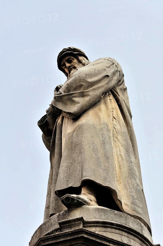 Monument by Pietro Magni, Leonardo da Vinci from 1872, Piazza della Scala, Milan, Italy, Europe