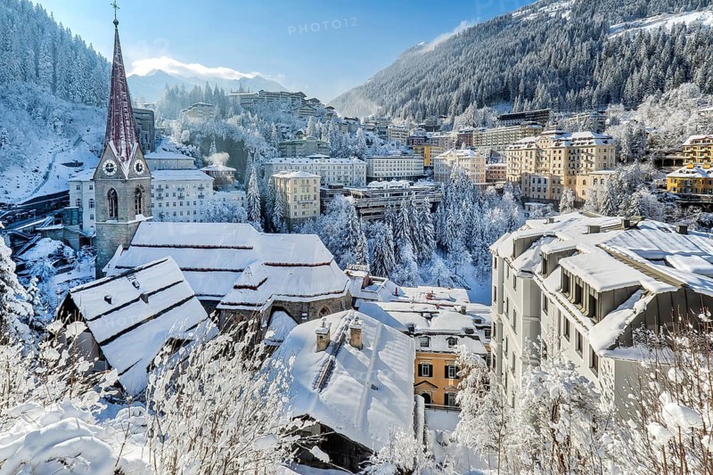 Snow-covered winter panorama of the town centre with parish church, Bad Gastein, Gastein Valley, Hohe Tauern National Park, Salzburg province, Austria, Europe