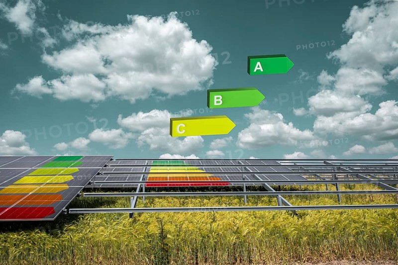 Solar panel system with EU energy label, symbolic image