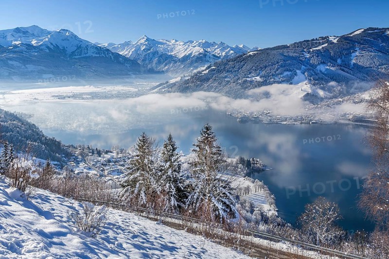 Winter panorama of Lake Zell in morning fog with the Kitzsteinhorn 3203m in the Hohe Tauern, Thumersbach, district of Zell an See, Salzachtal, Hohe Tauern, Salzburg province, Austria, Europe