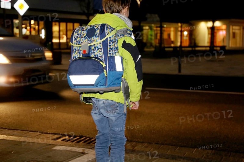 Schoolchild in traffic in the dark, (Mutterstadt, Germany, 26/01/2020), Europe