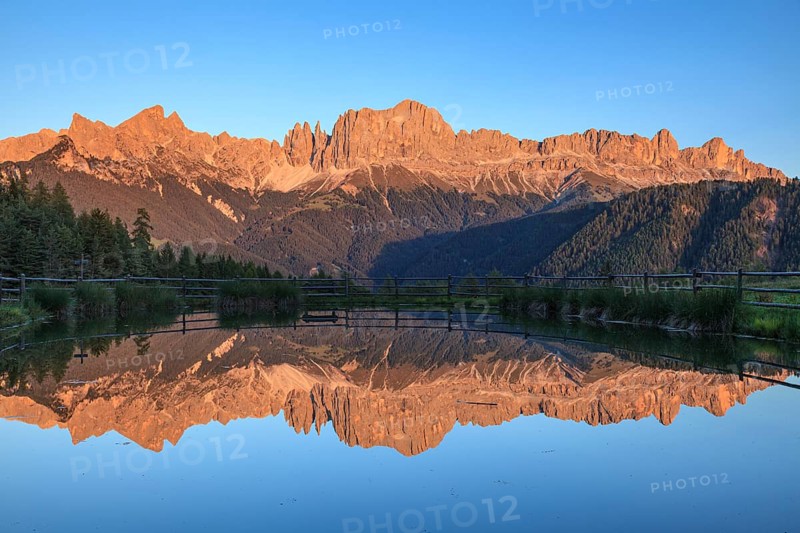 Mountains reflected in a small mountain lake, sunset, evening light, Wuhnleger, view of rose garden, Dolomites, South Tyrol, Italy, Europe