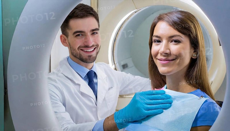 AI generated, RF, woman, woman, doctor, doctors, female doctor, 30, 35, years, attractive, attractive, doctor's office, CT, scan, computer tomography, computer tomography, preventive care, health, smiles, beautiful teeth, generates a three-dimensional X-ray image, modern X-ray machine, X-rays, X-ray image, patient, AI generated