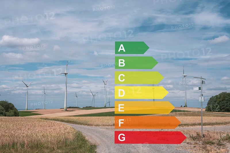 Solar panel system with EU energy label, symbolic image