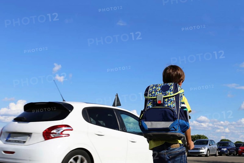 Schoolchild in road traffic, Mutterstadt, Rhineland-Palatinate