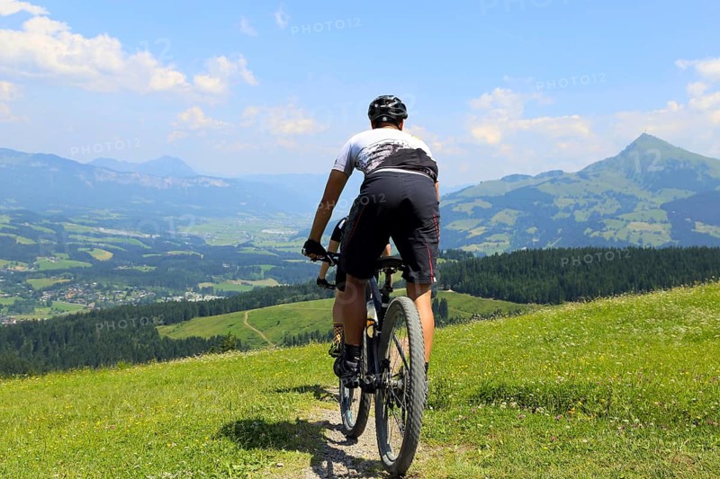 Mountain bikers in the Kitzbuehel Alps with alternating views of the Wilder Kaiser and the Kitzbueheler Horn