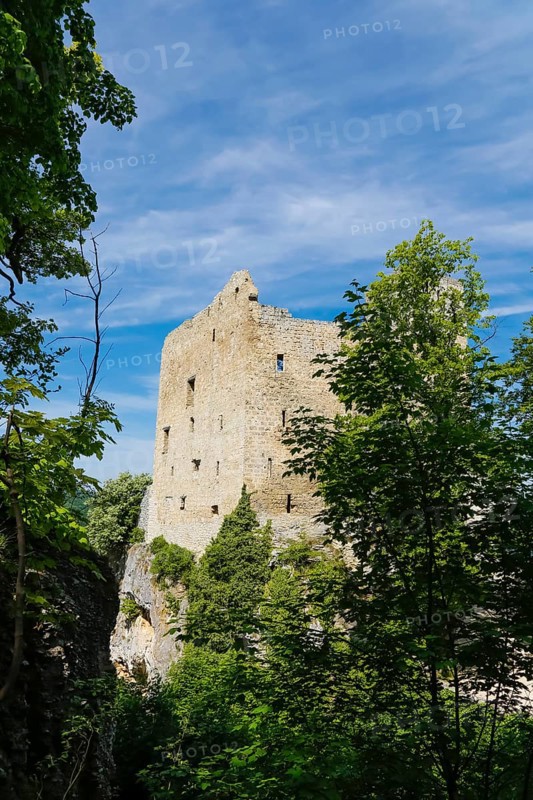 Ruin Reussenstein, ruin of a rock castle above Neidlingen, rock above the Neidlingen valley, ministerial castle of the Teck dominion, Neidlingen, Swabian Alb, Baden-Wuerttemberg, Germany, Europe