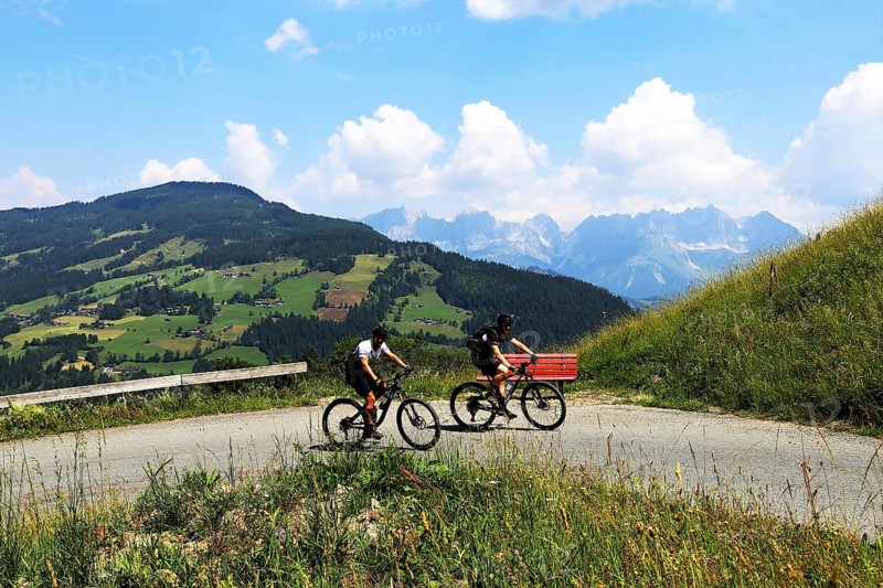 Mountain bikers in the Kitzbuehel Alps with alternating views of the Wilder Kaiser and the Kitzbueheler Horn