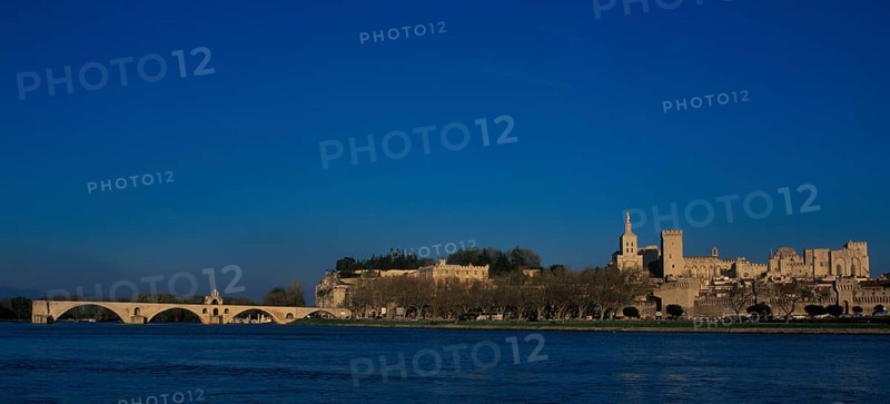 Pont St.-Benetzet and Palace of the Popes, Avignon, Provence, France, Europe