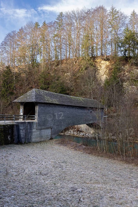 Le Pont qui Branle, covered wooden bridge Pont du Chatelet, Gruyeres, Fribourg, Switzerland, Europe
