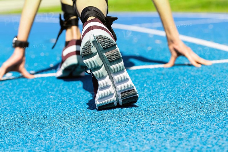 Close-up of an athlete in front of the start of a race (symbolic image)