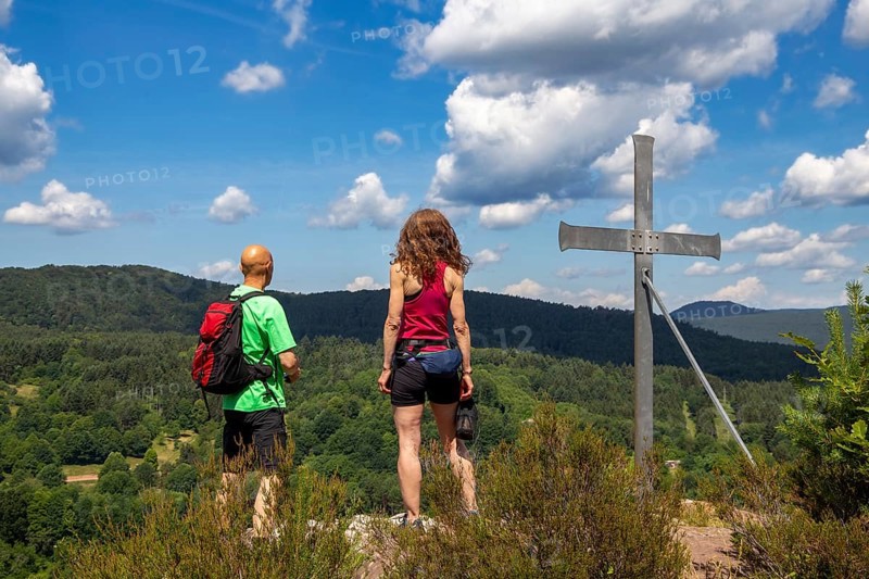 Hikers at the summit of the Hockerstein in the Palatinate Forest