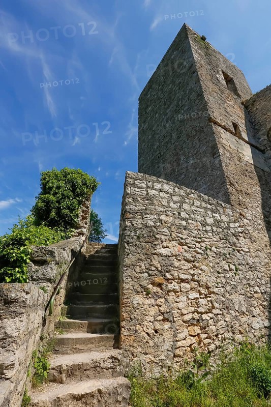 Ruin Reussenstein, ruin of a rock castle above Neidlingen, rock above the Neidlingen valley, ministerial castle of the Teck dominion, stone staircase, wall, Neidlingen, Swabian Alb, Baden-Wuerttemberg, Germany, Europe