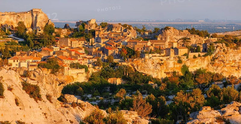 Les Baux-de-Provence in the evening sun, Alpilles, Bouches-du-Rhone, Provence, France, Europe