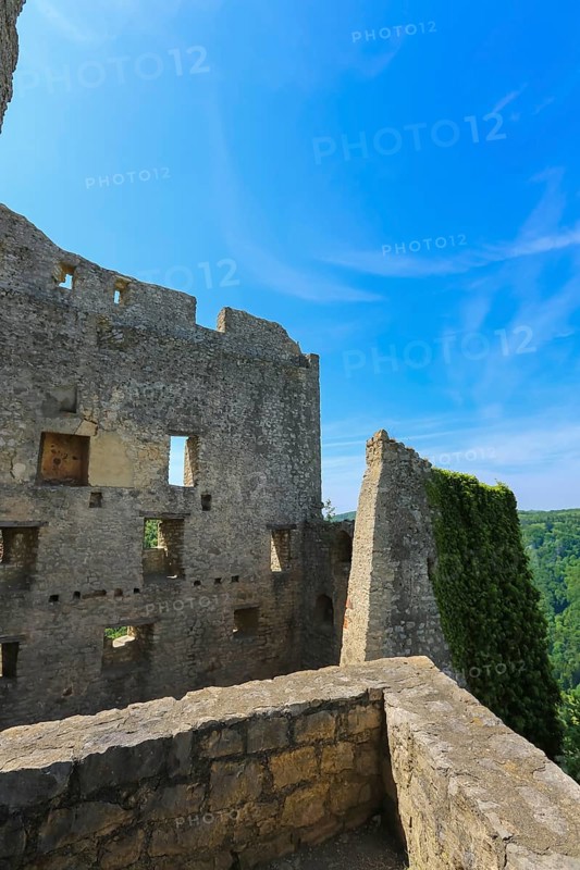 Ruin Reussenstein, ruin of a rock castle above Neidlingen, rock above the Neidlingen valley, ministerial castle of the Teck lordship, wall, stones, historical building, Neidlingen, Swabian Alb, Baden-Wuerttemberg, Germany, Europe