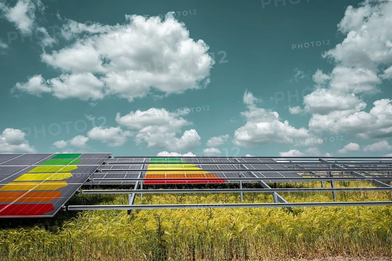 Solar panel system with EU energy label, symbolic image