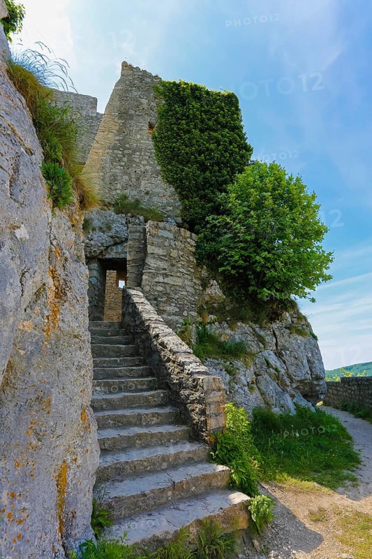 Ruin Reussenstein, ruin of a rock castle above Neidlingen, rock above the Neidlingen valley, ministerial castle of the Teck dominion, stone staircase, wall, Neidlingen, Swabian Alb, Baden-Wuerttemberg, Germany, Europe