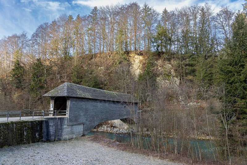 Le Pont qui Branle, covered wooden bridge Pont du Chatelet, Gruyeres, Fribourg, Switzerland, Europe