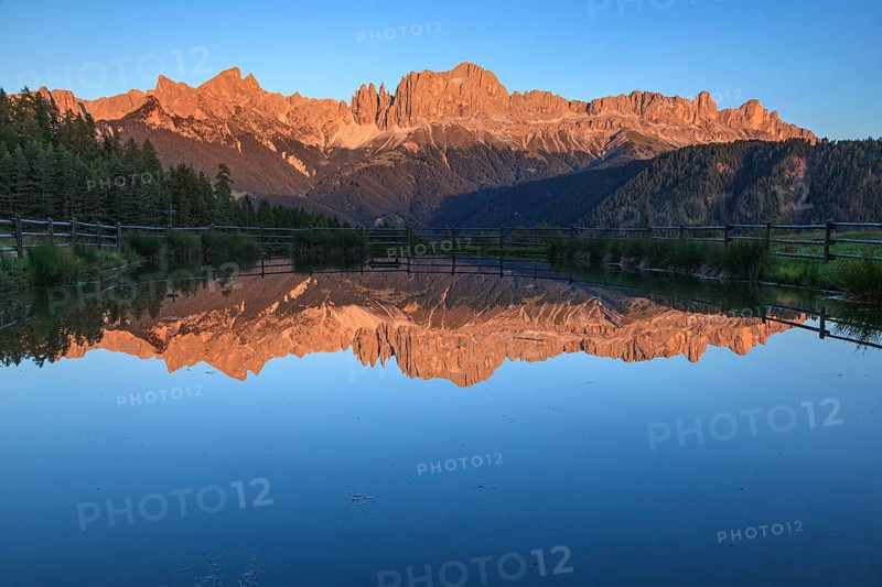 Mountains reflected in a small mountain lake, sunset, evening light, Wuhnleger, view of rose garden, Dolomites, South Tyrol, Italy, Europe