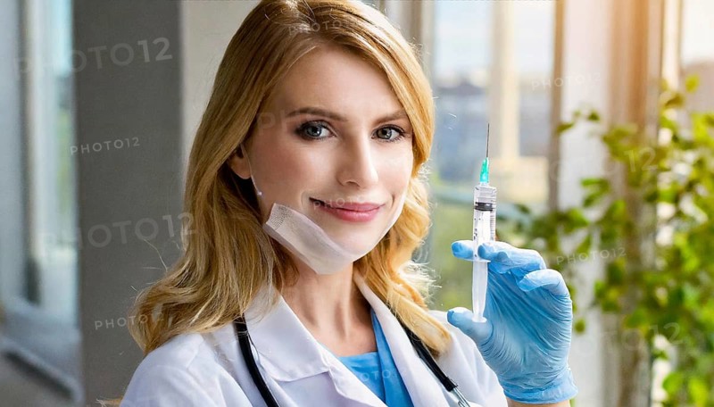 AI generated, RF, woman, woman, doctor, female doctor, 25, 30, years, attractive, attractive, doctor's office, holds a syringe in her hand, disposable syringe, flu shot, corona, pneumococcal, prevention, health, blonde, blonde, beautiful teeth, long hair